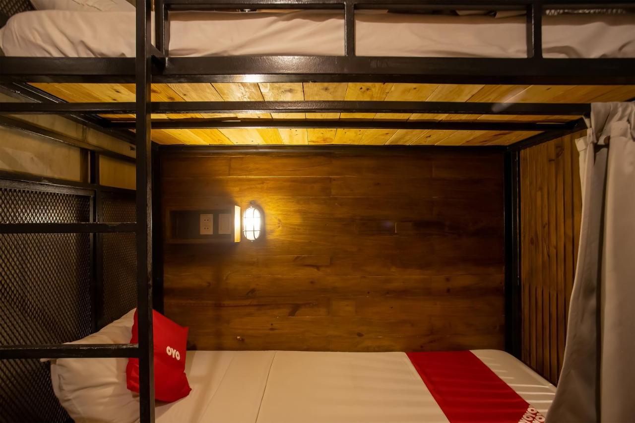 Oyo 821 Connector Hostel Makati City Екстериор снимка