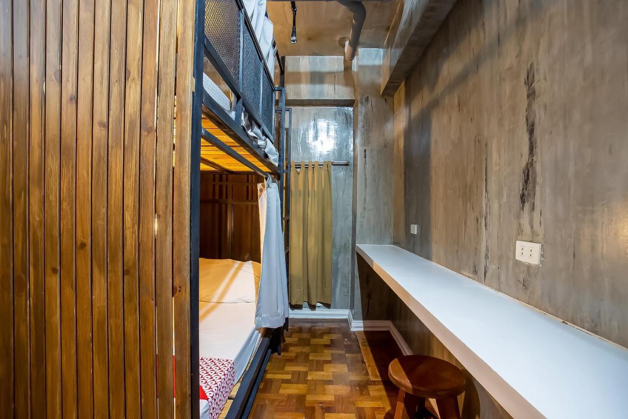 Oyo 821 Connector Hostel Makati City Екстериор снимка