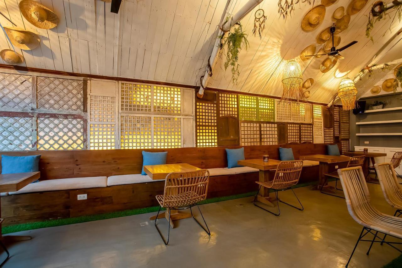 Oyo 821 Connector Hostel Makati City Екстериор снимка