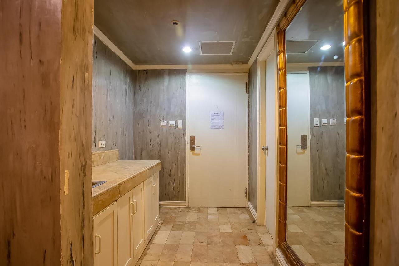 Oyo 821 Connector Hostel Makati City Екстериор снимка