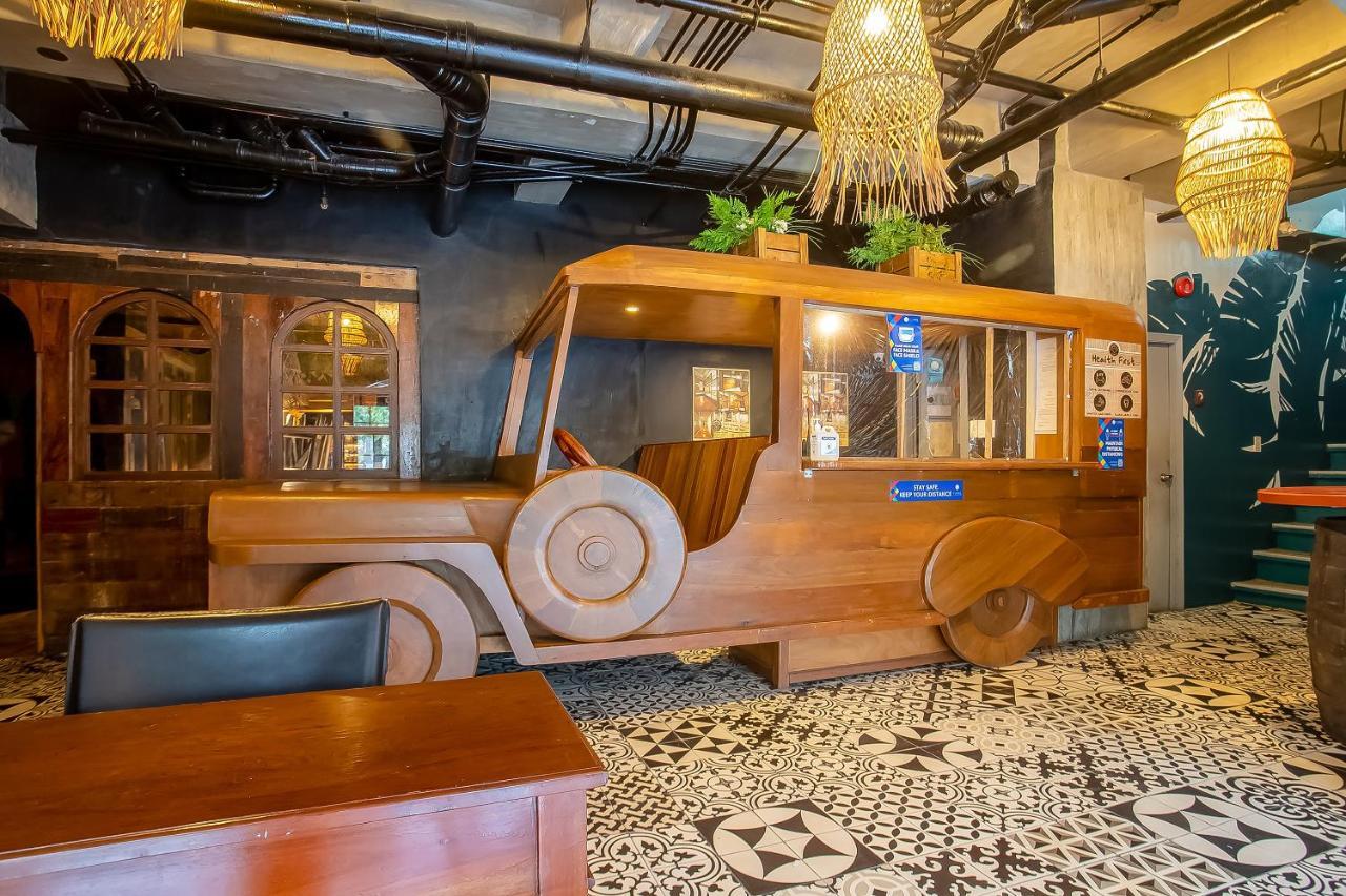 Oyo 821 Connector Hostel Makati City Екстериор снимка