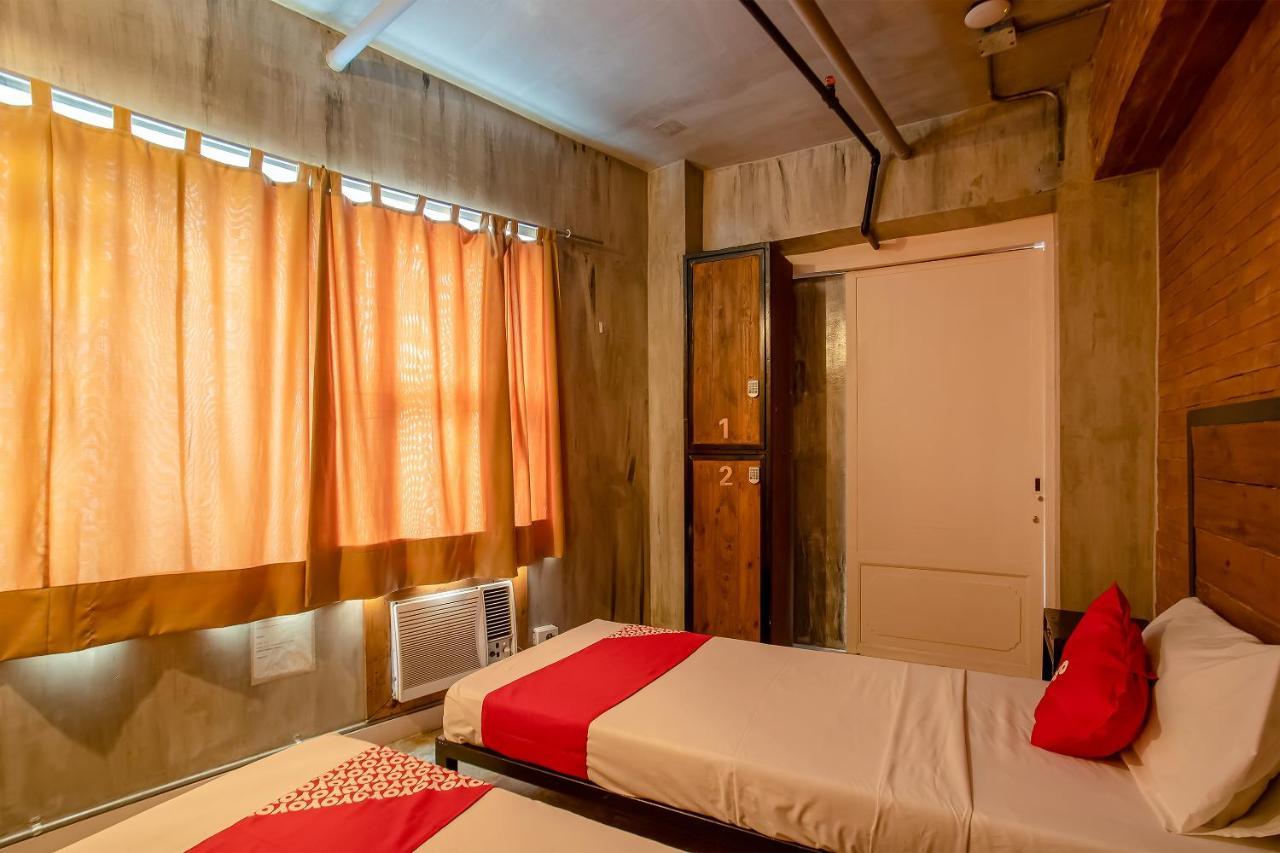 Oyo 821 Connector Hostel Makati City Екстериор снимка