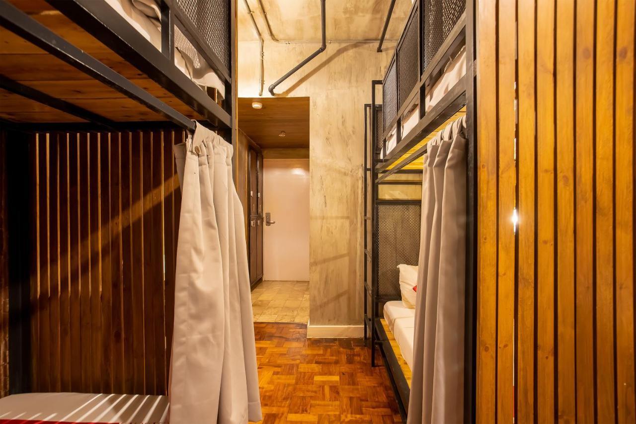 Oyo 821 Connector Hostel Makati City Екстериор снимка