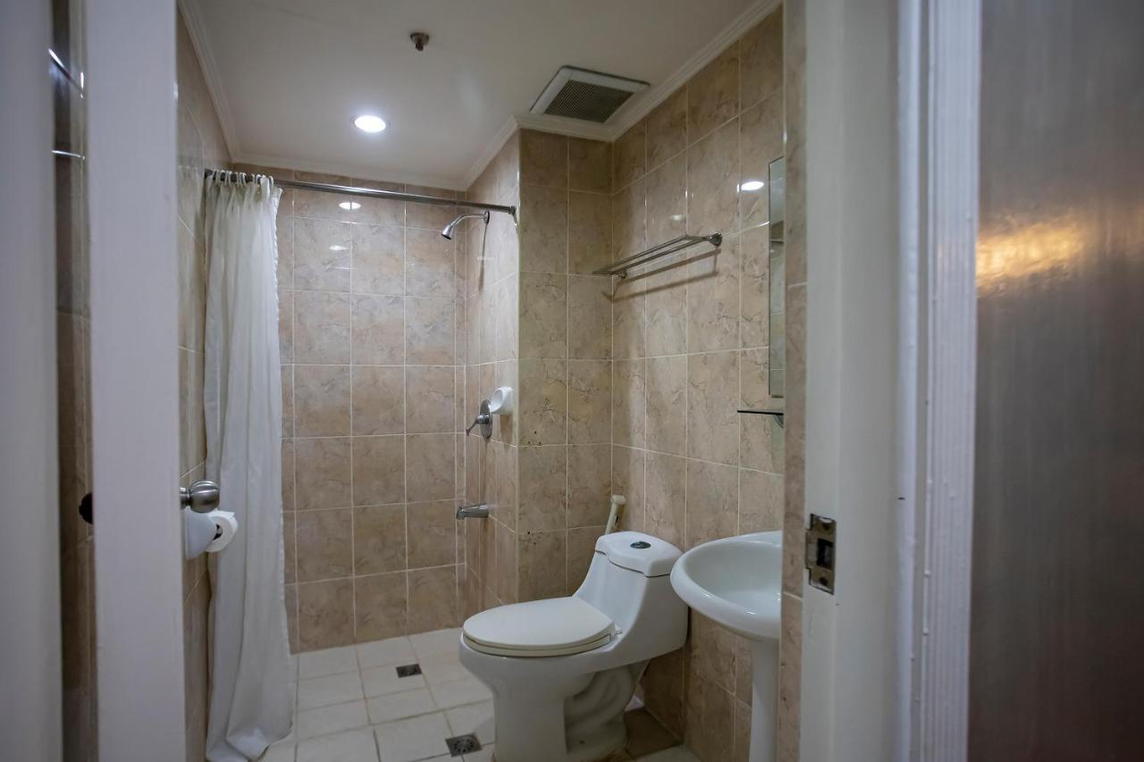 Oyo 821 Connector Hostel Makati City Екстериор снимка