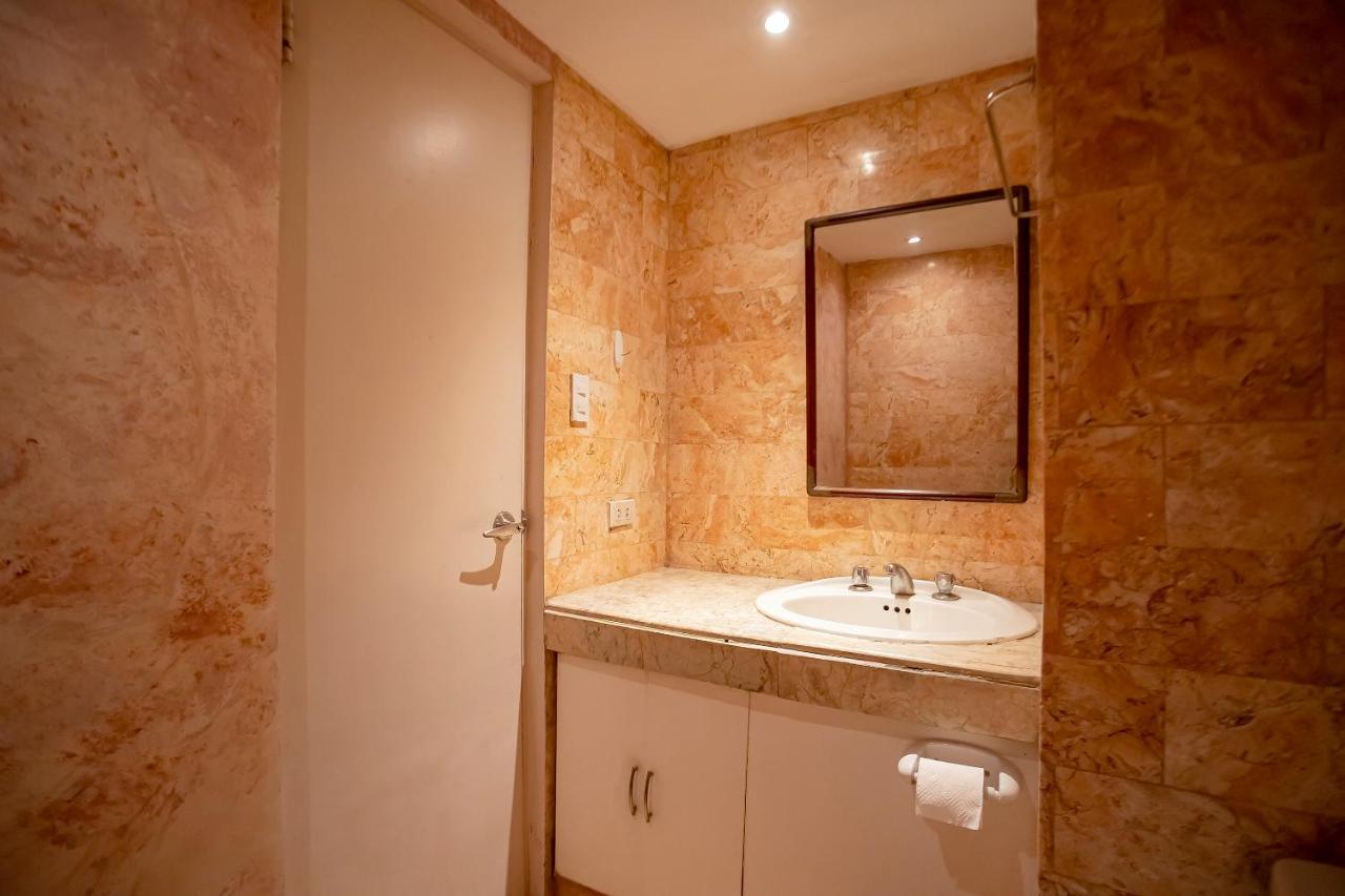 Oyo 821 Connector Hostel Makati City Екстериор снимка
