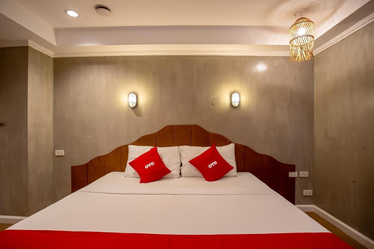 Oyo 821 Connector Hostel Makati City Екстериор снимка