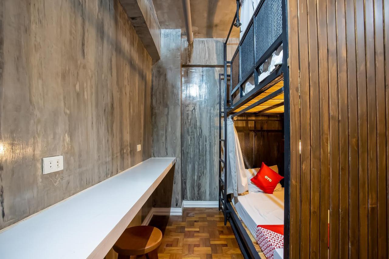 Oyo 821 Connector Hostel Makati City Екстериор снимка