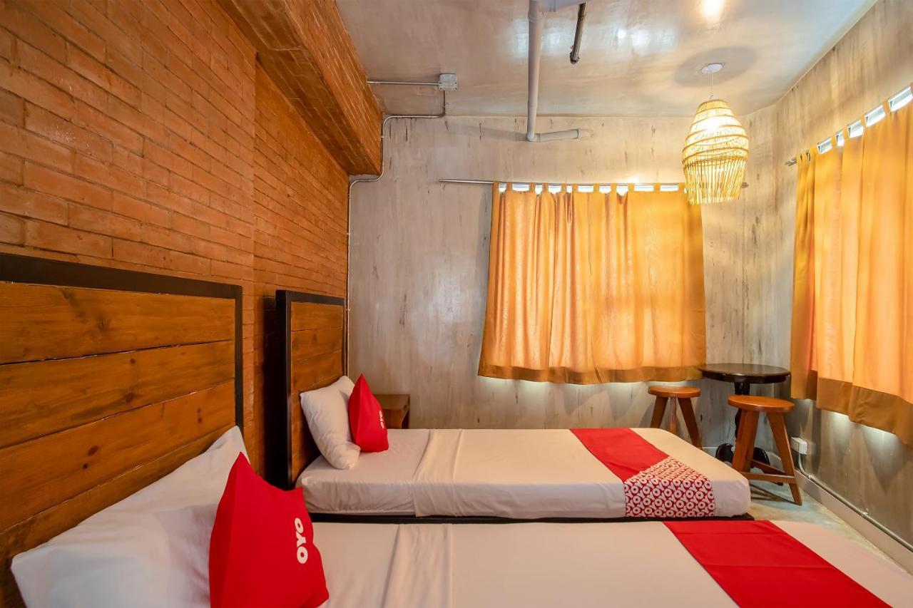Oyo 821 Connector Hostel Makati City Екстериор снимка